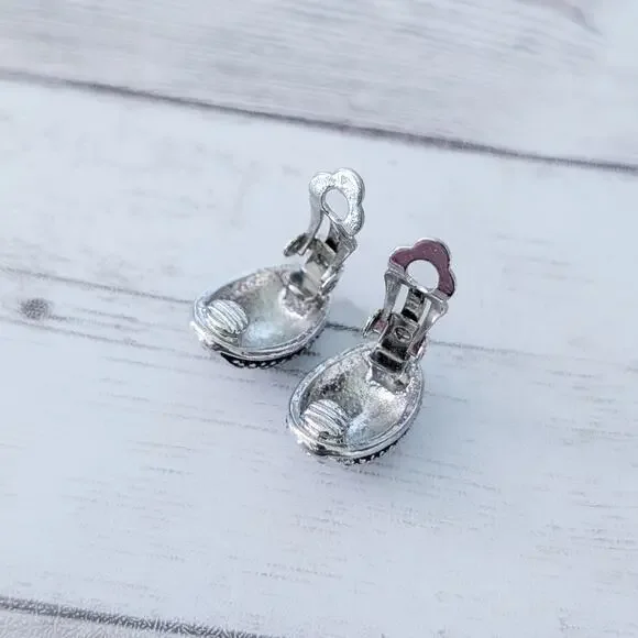 Vintage Clip On Earrings Elegant & Stylish Silver Tone & Clear Gems - Picture 6 of 8